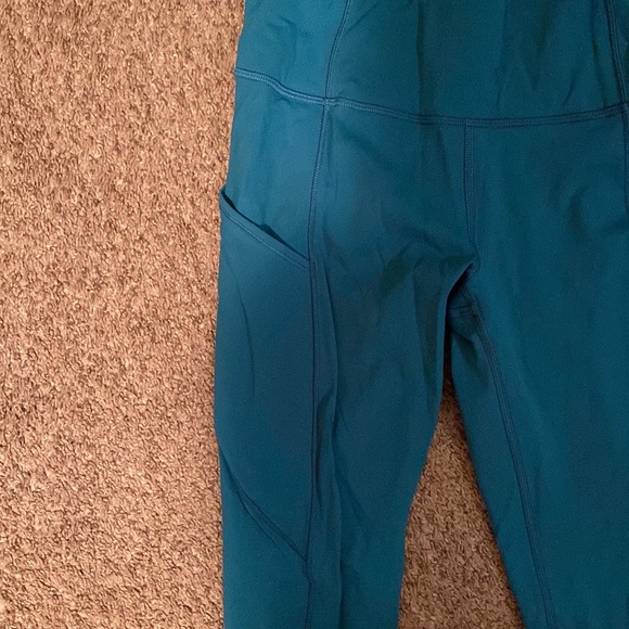 Lululemon legging - Picture 2 of 5